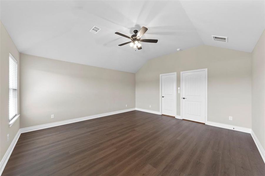 Spacious, unfurnished interior of a new home in , Greenville (Image 25).