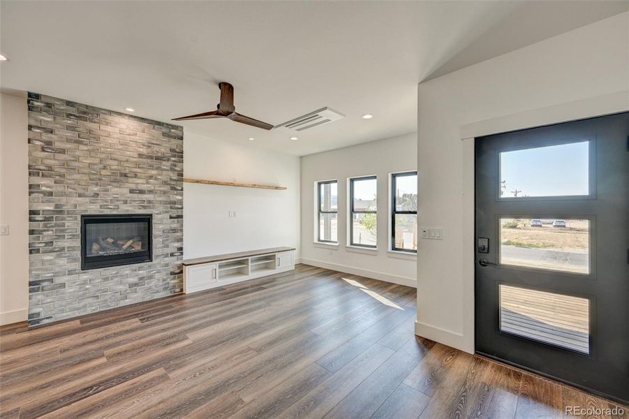 Spacious, unfurnished interior of a new home in , Buena Vista (Image 21).