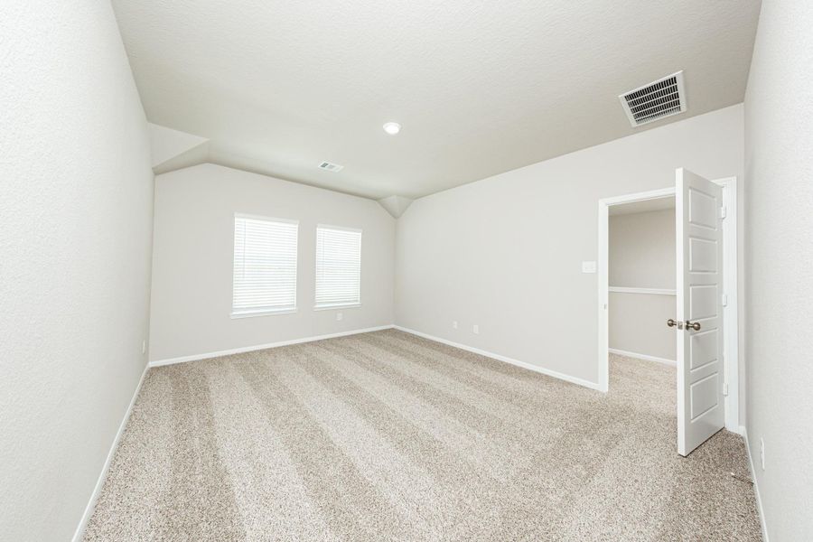 Spacious, unfurnished interior of a new home in Mackenzie Creek, Conroe (Image 8). Spacious, unfurnished interior of a new home in Mackenzie Creek, Conroe (Image 8).
