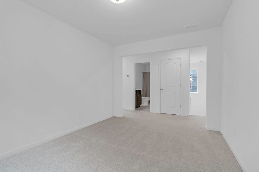 Spacious, unfurnished interior of a new home in Homecoming, Ravenel (Image 25).