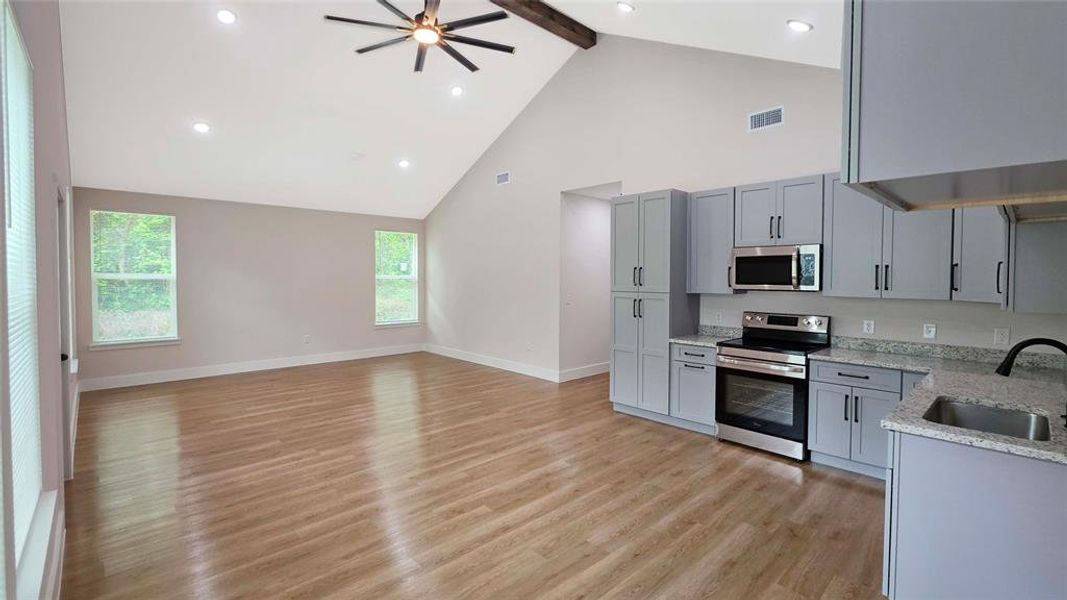 Spacious, unfurnished interior of a new home in , Mabank (Image 13).