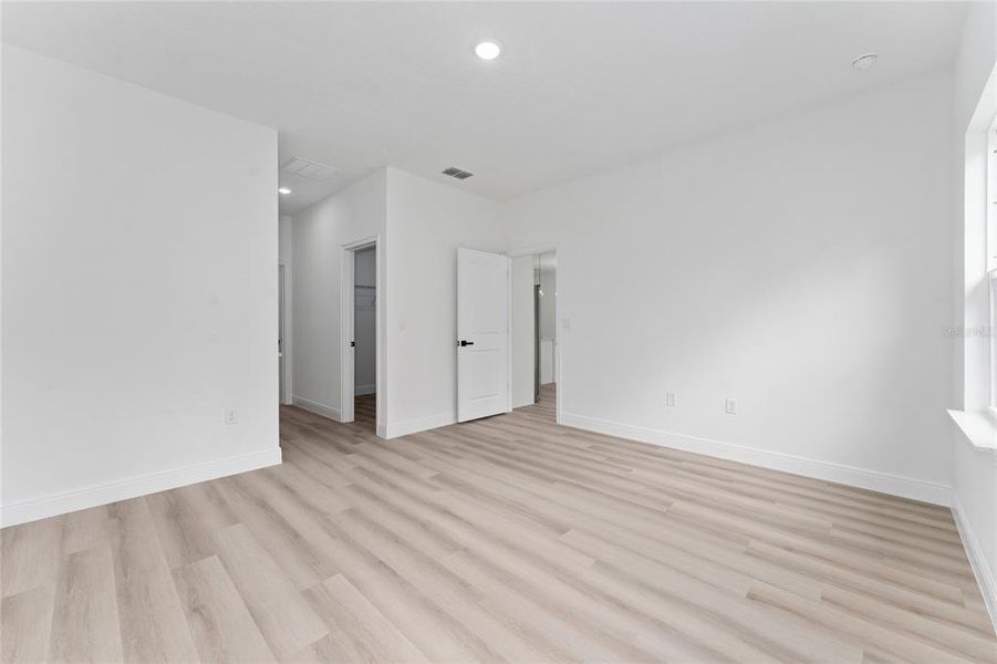 Spacious, unfurnished interior of a new home in , Citrus Springs (Image 14).