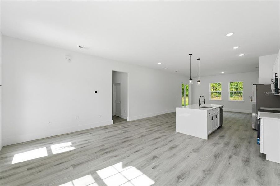 Spacious, unfurnished interior of a new home in , Dunnellon (Image 18).
