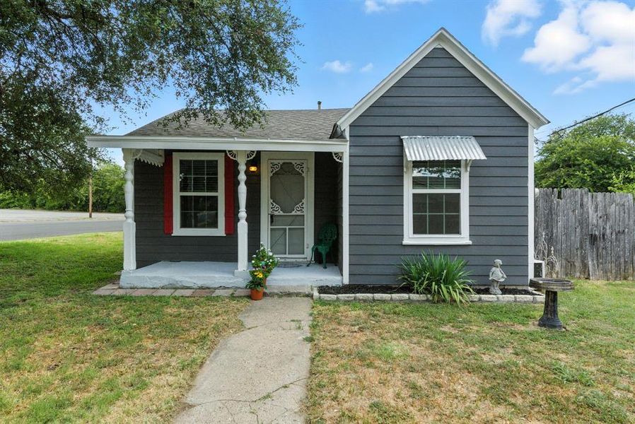 Front exterior of a new home in , Weatherford, TX, highlighting curb appeal (Image 1).
