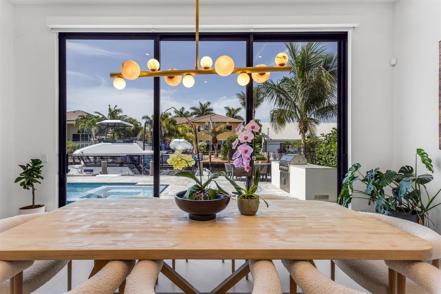 DINING_ROOM_TO_POOL