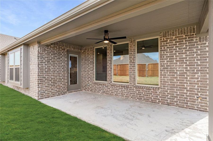 Exterior details and patio area of a home in Stone River Glen 60s, Royse City (Image 3).