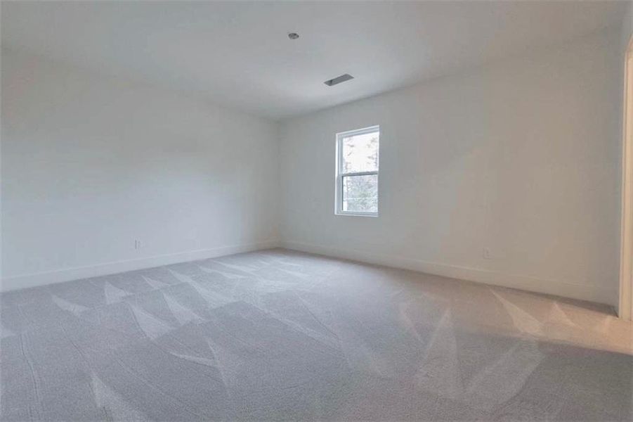 Spacious, unfurnished interior of a new home in , Lawrenceville (Image 34).