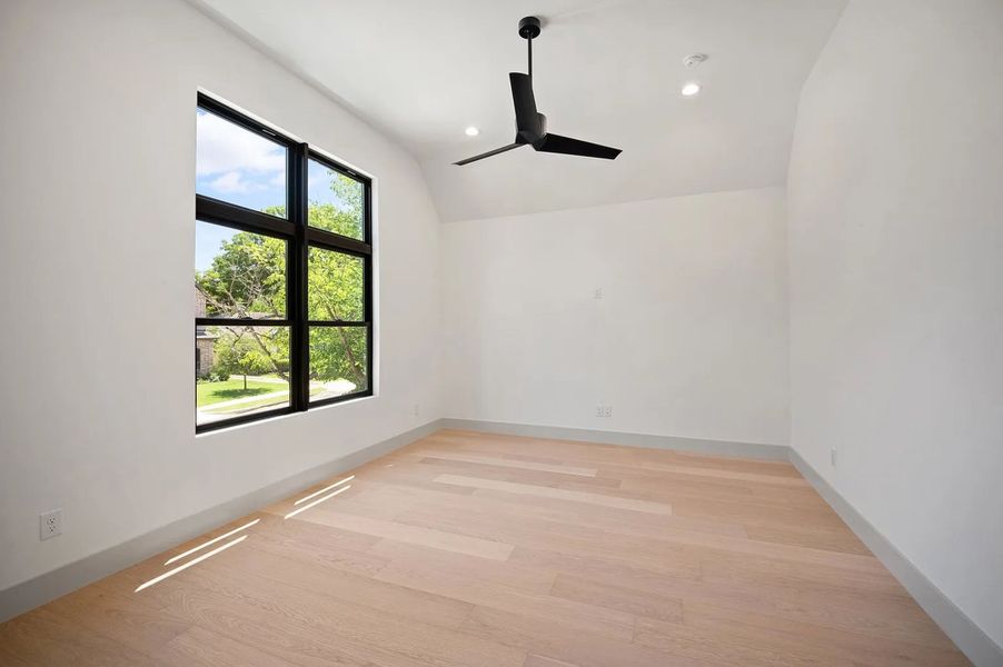 Spacious, unfurnished interior of a new home in , Dallas (Image 19).