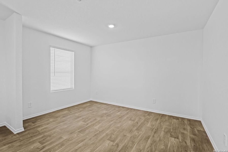 Spacious, unfurnished interior of a new home in Preserve at Medina, Von Ormy (Image 18).