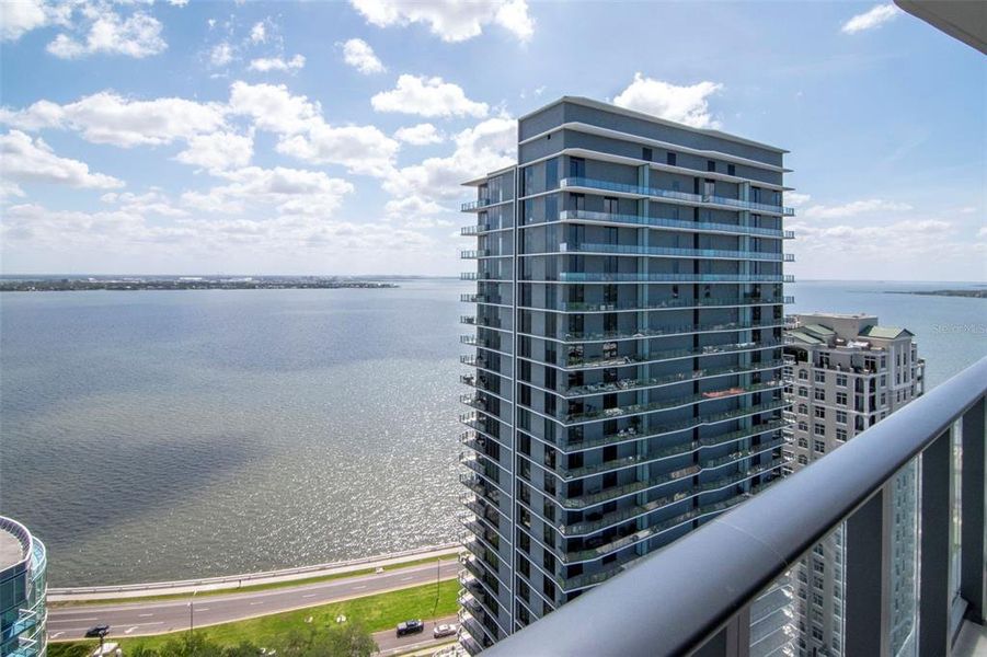 Condo located in Tampa, FL showcasing its design and architecture (Image 5). Condo located in Tampa, FL showcasing its design and architecture (Image 5).