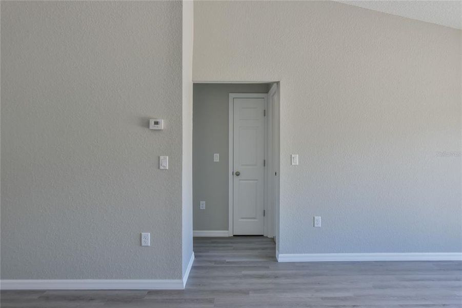 Spacious, unfurnished interior of a new home in , Dunnellon (Image 13).