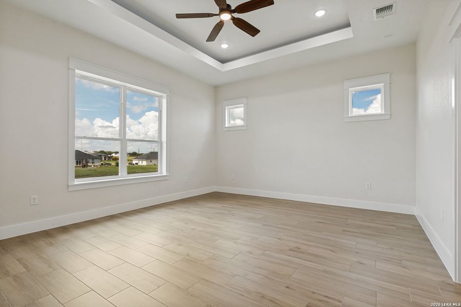 Spacious, unfurnished interior of a new home in , La Vernia (Image 33). Spacious, unfurnished interior of a new home in , La Vernia (Image 33).
