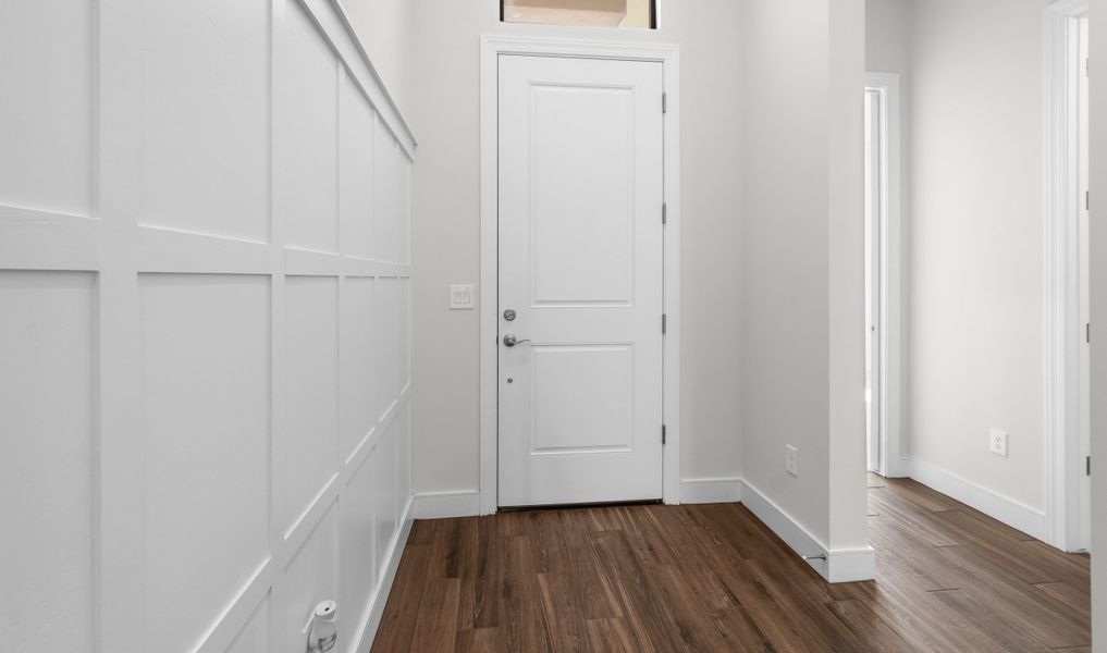 Foyer with decorative feature wall