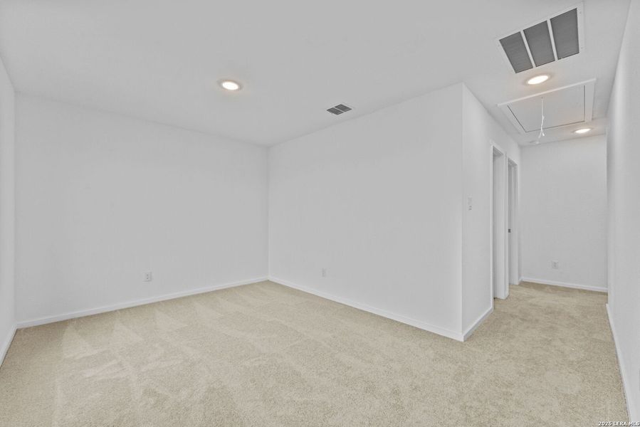 Spacious, unfurnished interior of a new home in Randolph Crossing, Converse (Image 29).