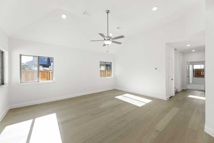 Representative unfurnished interior of a home built from the Trentino by Pacesetter Homes in Keeneland, Aubrey (Image 21).