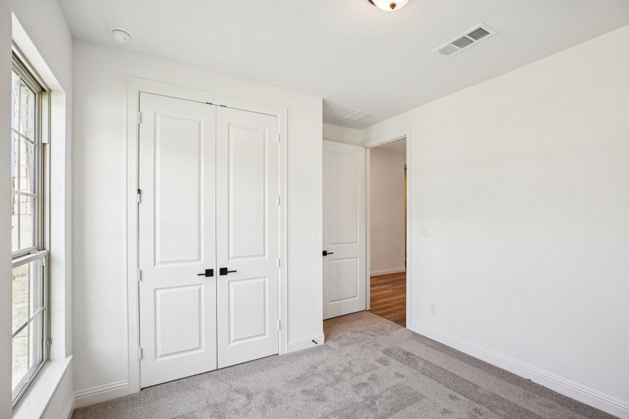 Spacious, unfurnished interior of a new home in Evergreen 50', Conroe (Image 19).