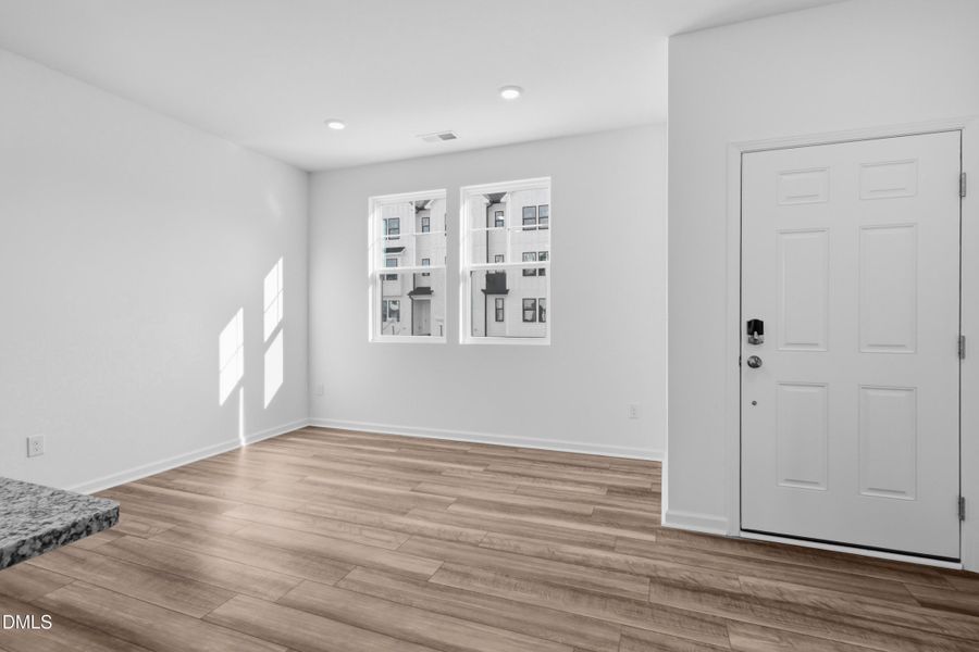 SUN_ElmGrove_Pic_Jackson_QMI_22_Foyer_2o