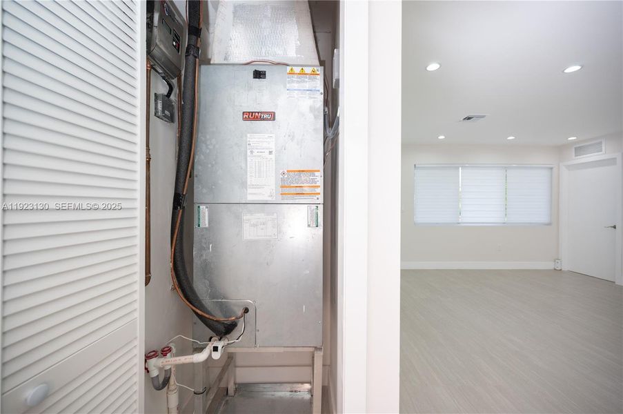 Sample of building materials used in homes in , Miramar (Image 47).