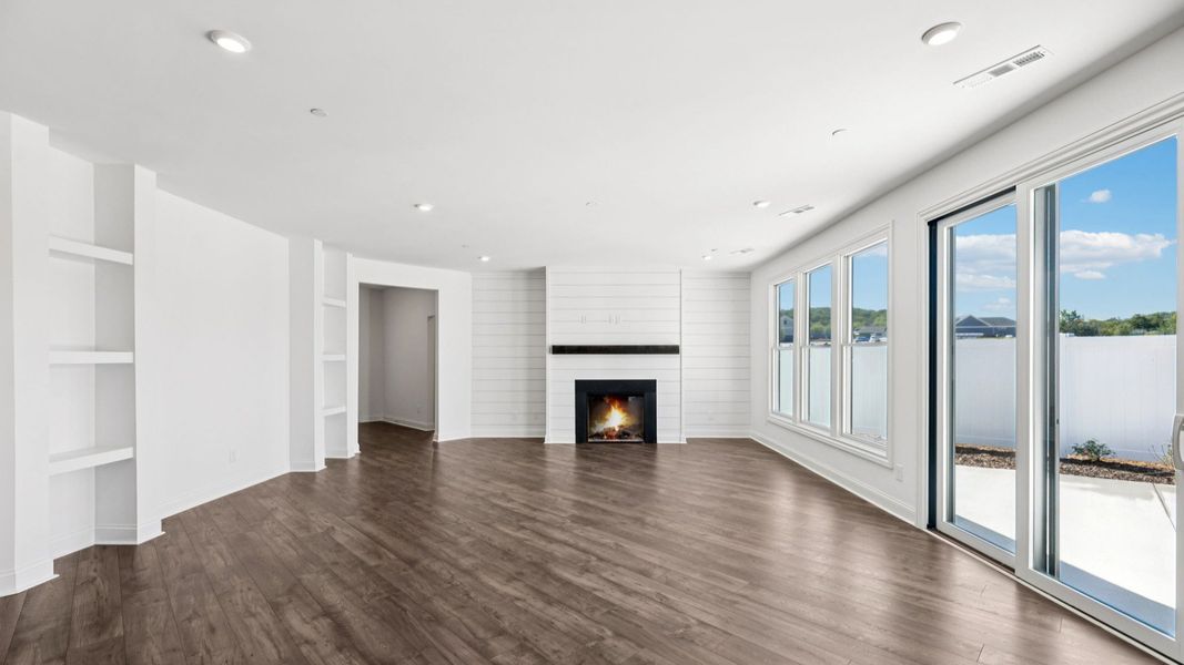 Spacious, unfurnished interior of a new home in The Courtyards at Stewarts Creek, Smyrna (Image 12).