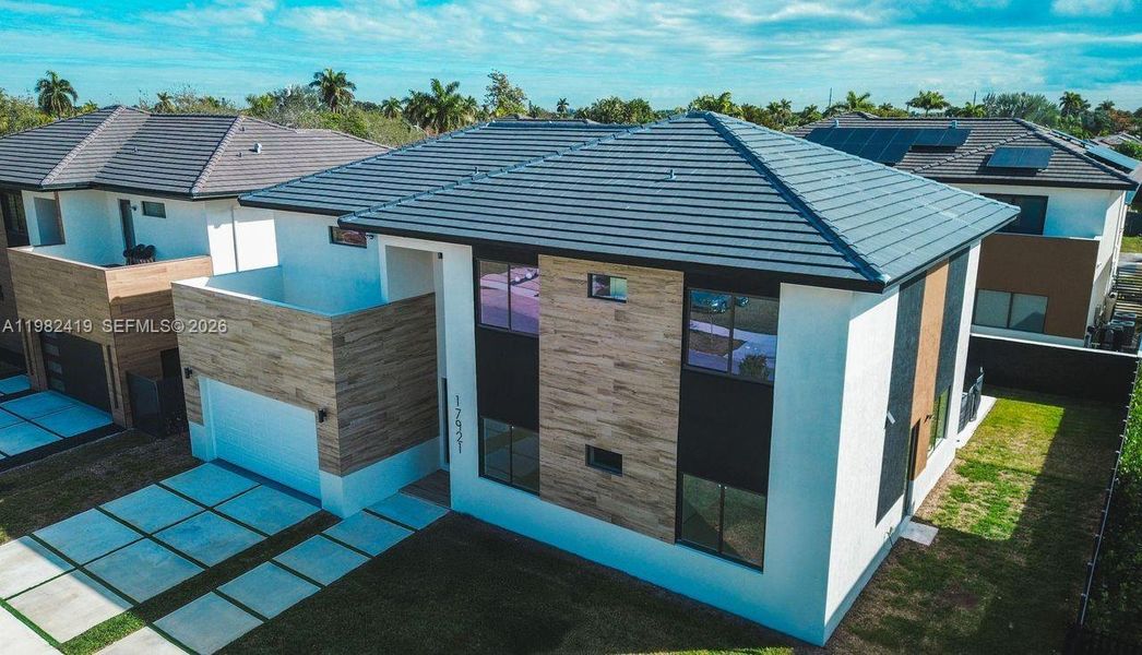 Exterior details and patio area of a home in , Miami (Image 29).