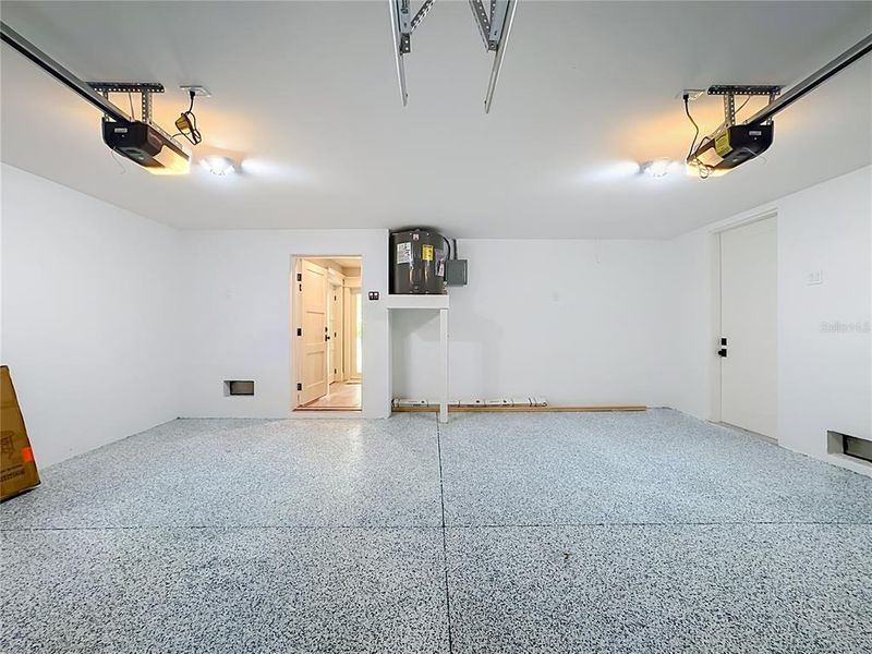 Spacious, unfurnished interior of a new home in , Bradenton Beach (Image 21).