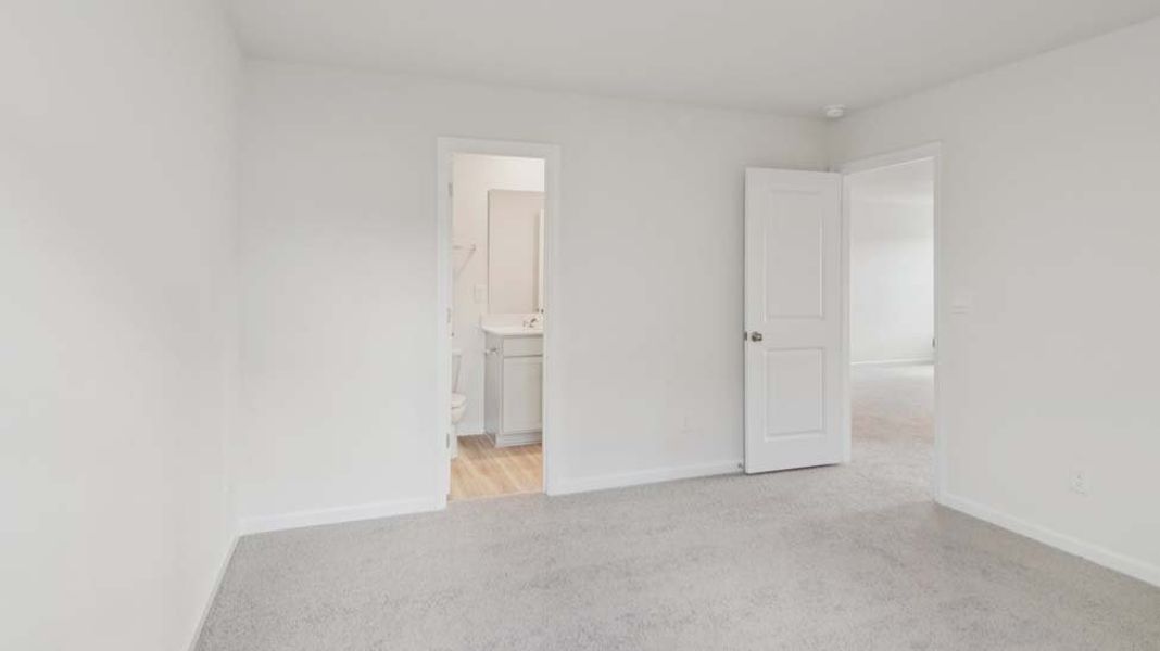 Spacious, unfurnished interior of a new home in Rydele Heights, Asheville (Image 21).