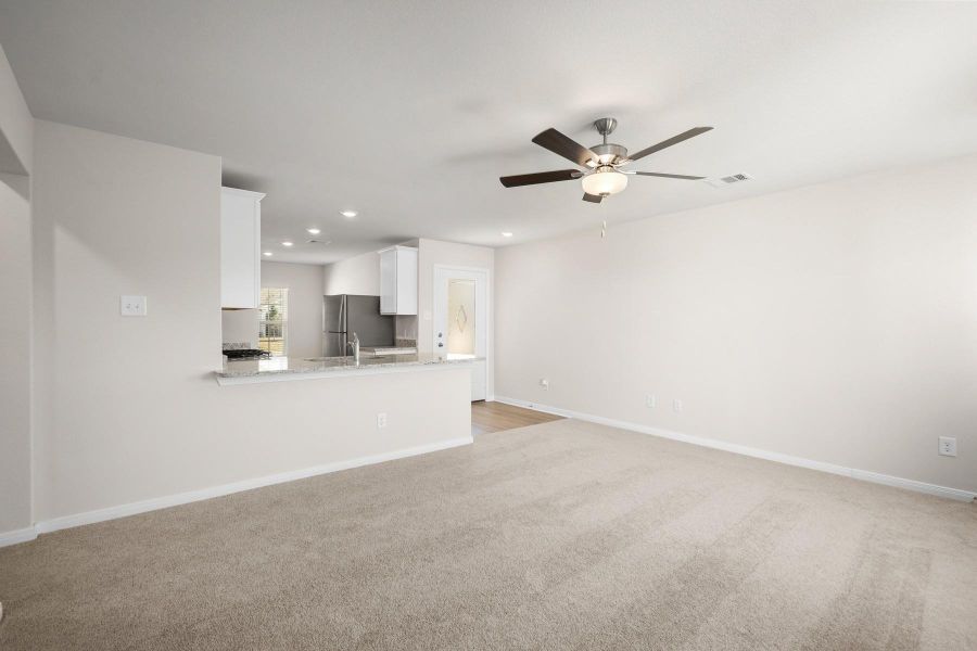 Spacious, unfurnished interior of a new home in Pinewood Trails, Cleveland (Image 10).