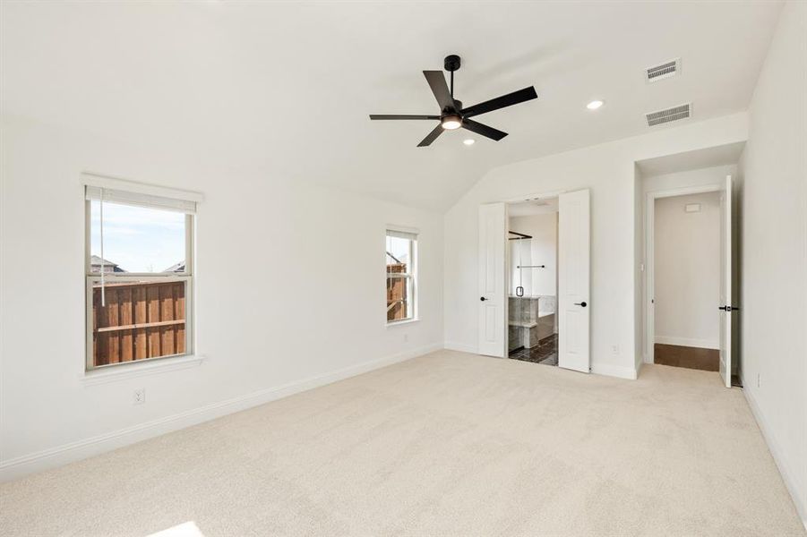 Spacious, unfurnished interior of a new home in Willow Wood, McKinney (Image 23).