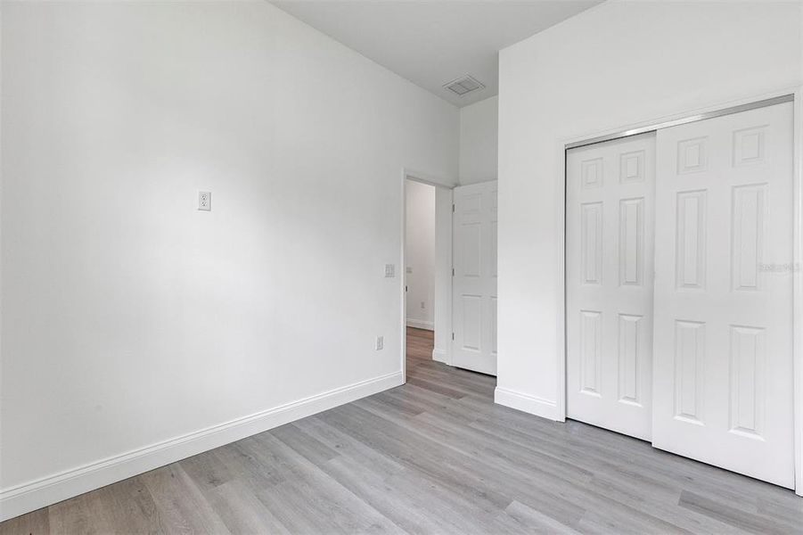 Spacious, unfurnished interior of a new home in , Deland (Image 32).