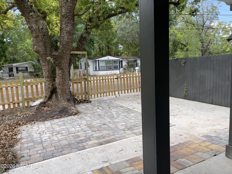Exterior details and patio area of a home in , Jacksonville (Image 14).