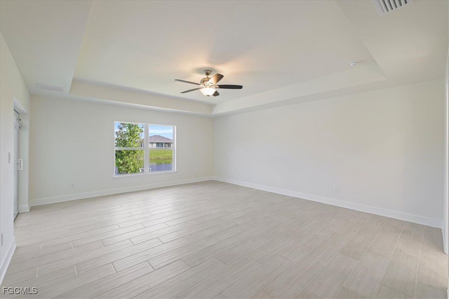 Spacious, unfurnished interior of a new home in Cape Coral, Cape Coral (Image 16).