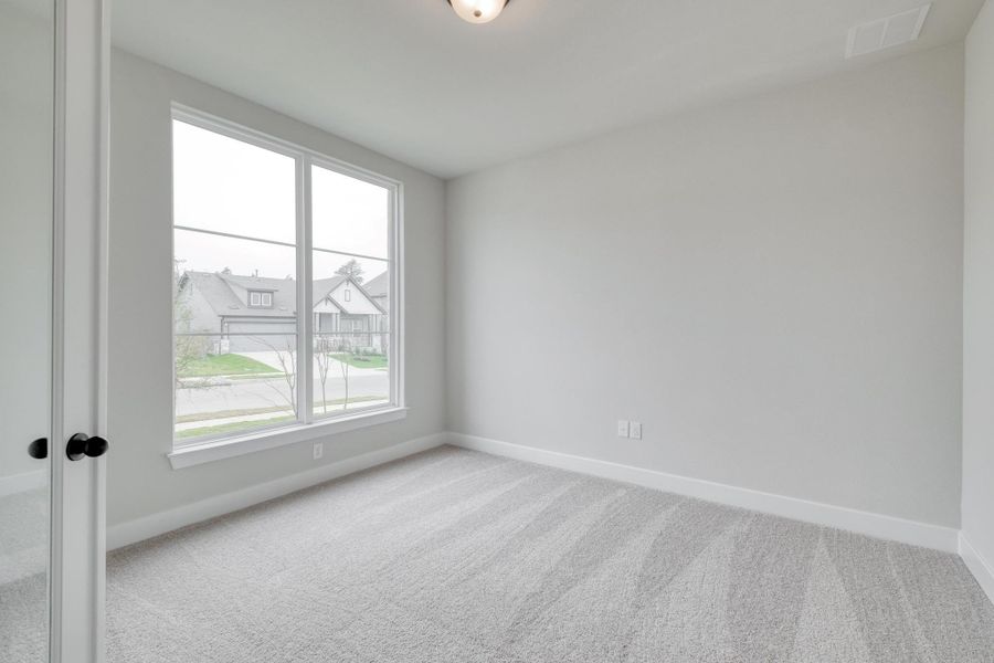 Spacious, unfurnished interior of a new home in The Colony, Bastrop (Image 22).