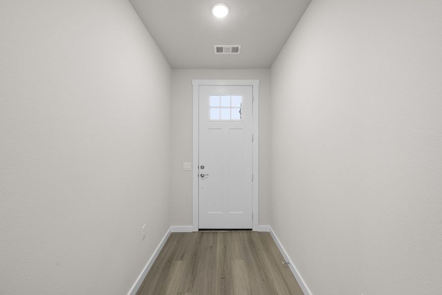 Spacious, unfurnished interior of a new home in Wildridge, Oak Point (Image 14).