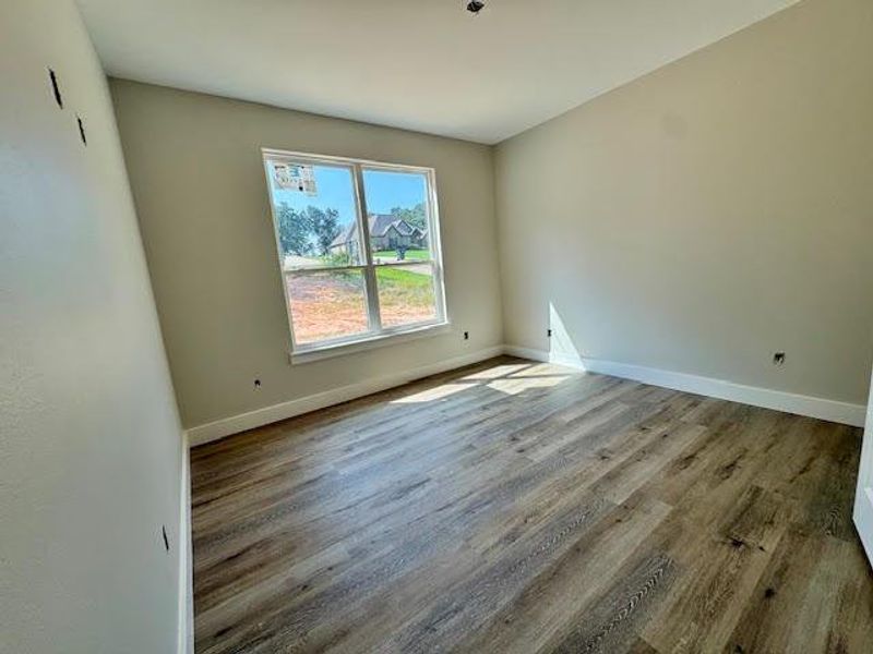 Spacious, unfurnished interior of a new home in , Mineola (Image 18).