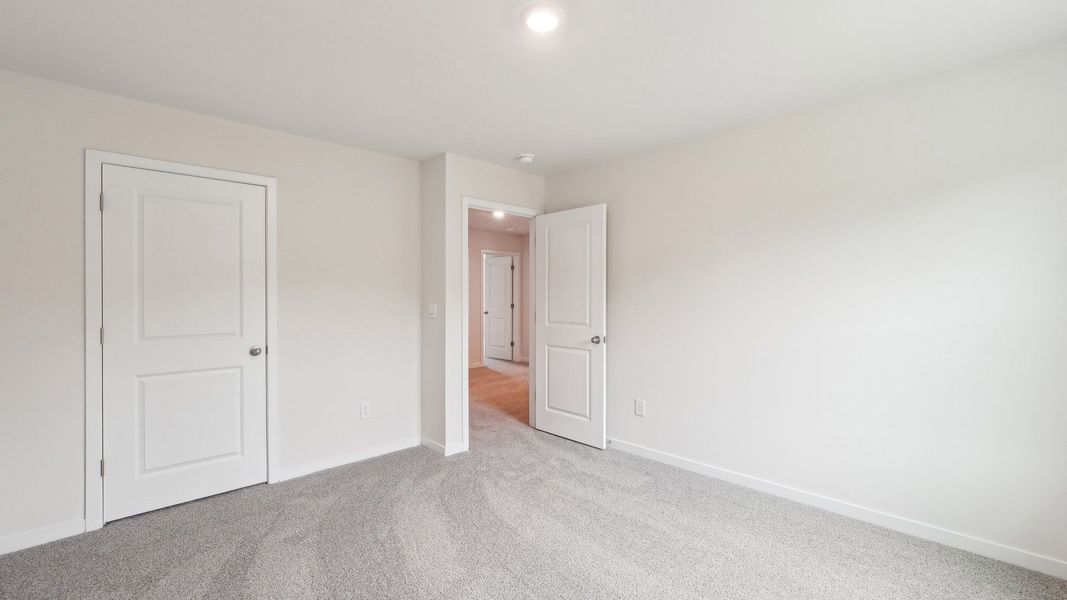 Spacious, unfurnished interior of a new home in Reedy Creek Preserve, Charlotte (Image 32).