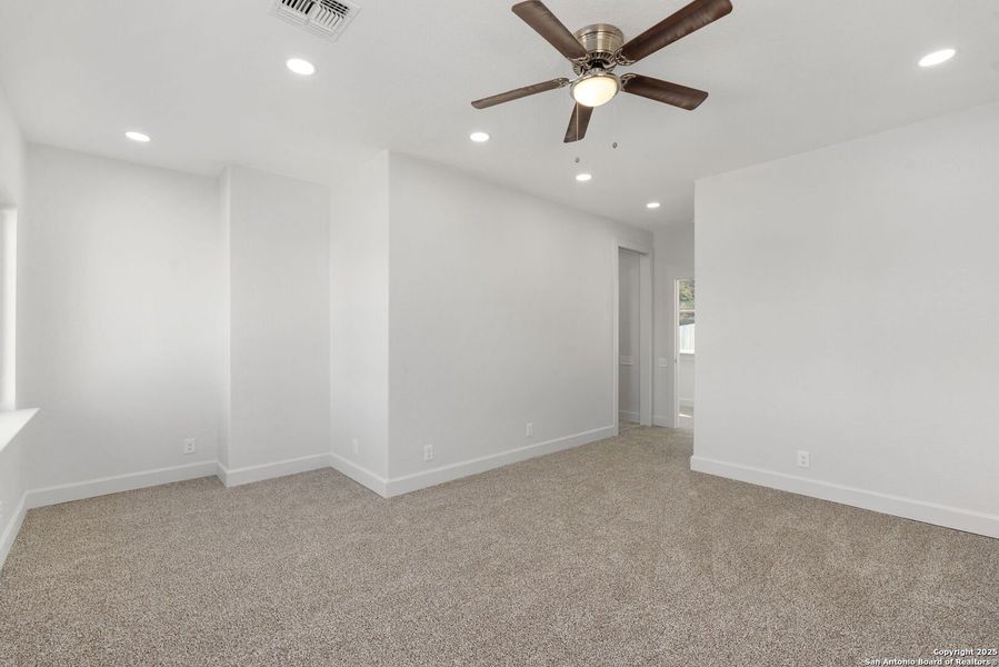 Spacious, unfurnished interior of a new home in , San Antonio (Image 22).