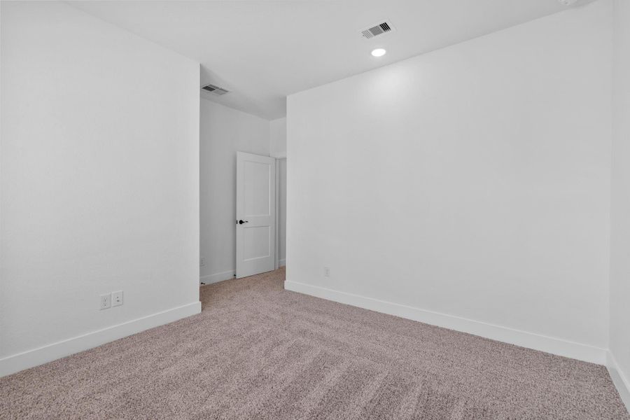 Spacious, unfurnished interior of a new home in Elyson, Katy (Image 16).