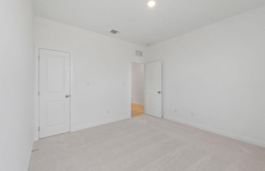 Spacious, unfurnished interior of a new home in Alto, San Marcos (Image 11).