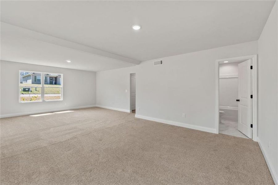Spacious, unfurnished interior of a new home in , Alto (Image 22).