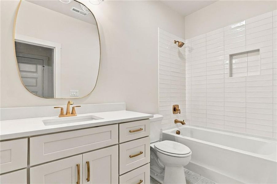Furnished interior view inside a new home in , Jasper (Image 6).