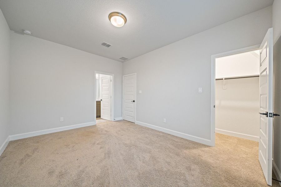 Spacious, unfurnished interior of a new home in , Brookshire (Image 19).