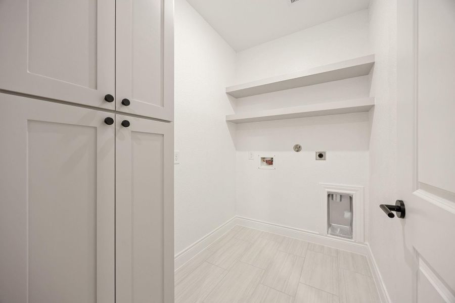 Spacious, unfurnished interior of a new home in , Waller (Image 38).