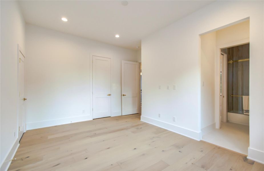 Spacious, unfurnished interior of a new home in , Houston (Image 39).