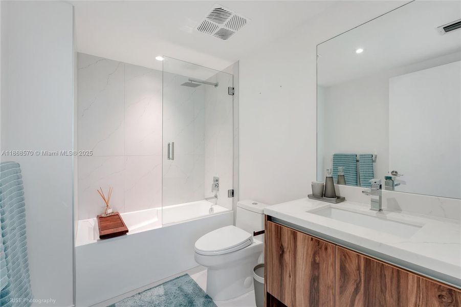 Furnished interior view inside a new home in Alana Bay Harbor Islands, Bal Harbour (Image 5). Furnished interior view inside a new home in Alana Bay Harbor Islands, Bal Harbour (Image 5).