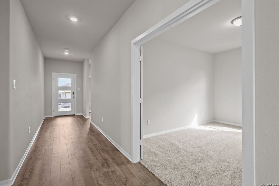 Spacious, unfurnished interior of a new home in Garden Grove, San Antonio (Image 16).