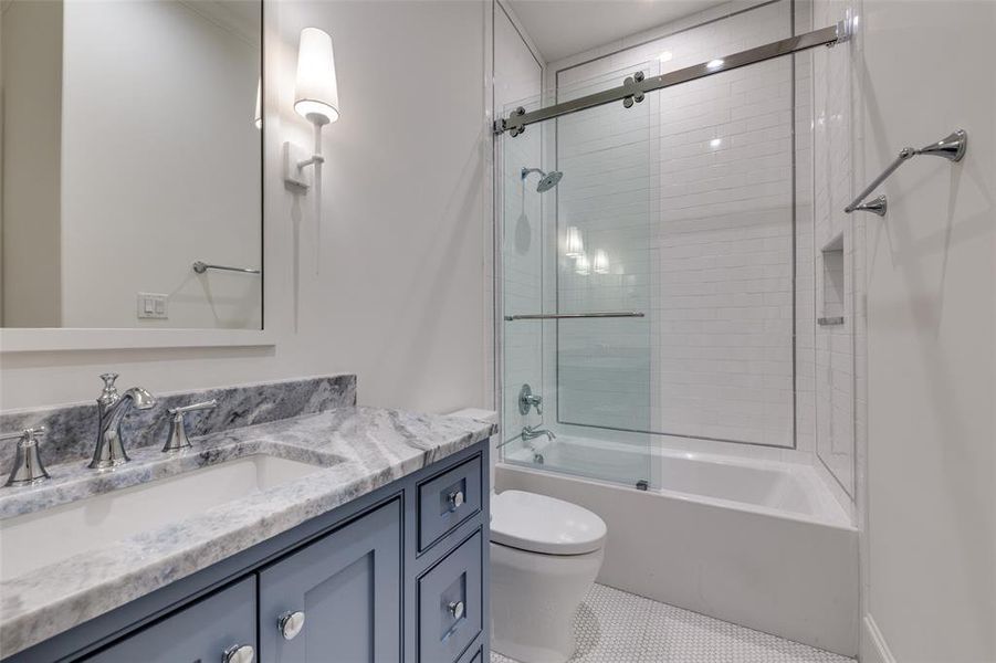 Furnished interior view inside a new home in , Dallas (Image 13). Furnished interior view inside a new home in , Dallas (Image 13).