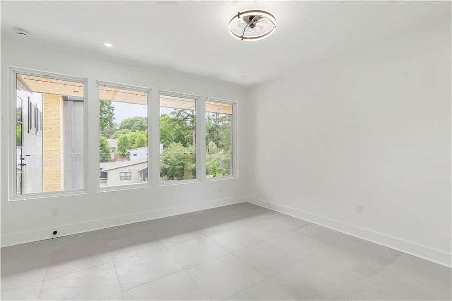 Spacious, unfurnished interior of a new home in , Atlanta (Image 25).