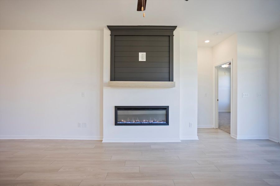 Spacious, unfurnished interior of a new home in Whiskey Run, New Ellenton (Image 15).