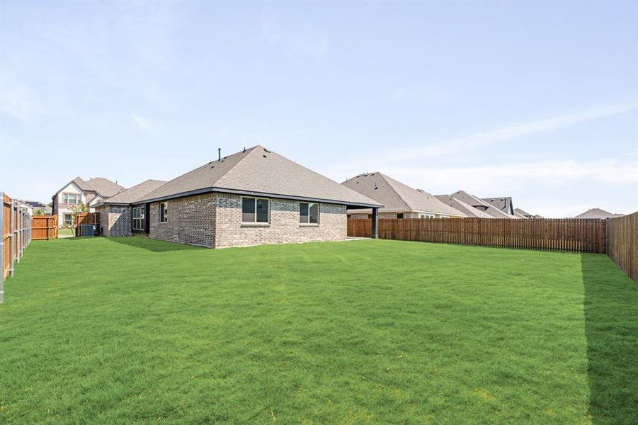 Front exterior of a new home in Maplewood, Glenn Heights, TX, highlighting curb appeal (Image 24).