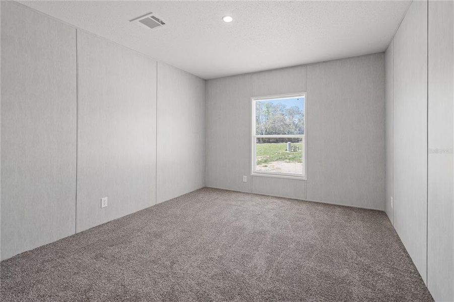 Spacious, unfurnished interior of a new home in , Bronson (Image 27).
